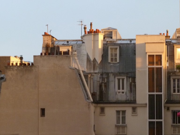 Toits dans le 12ème arrondissement : lever de soleil